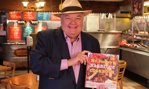 Roland Dickey Gives Away 100 Free Cookbooks at Newest Dallas Restaurant