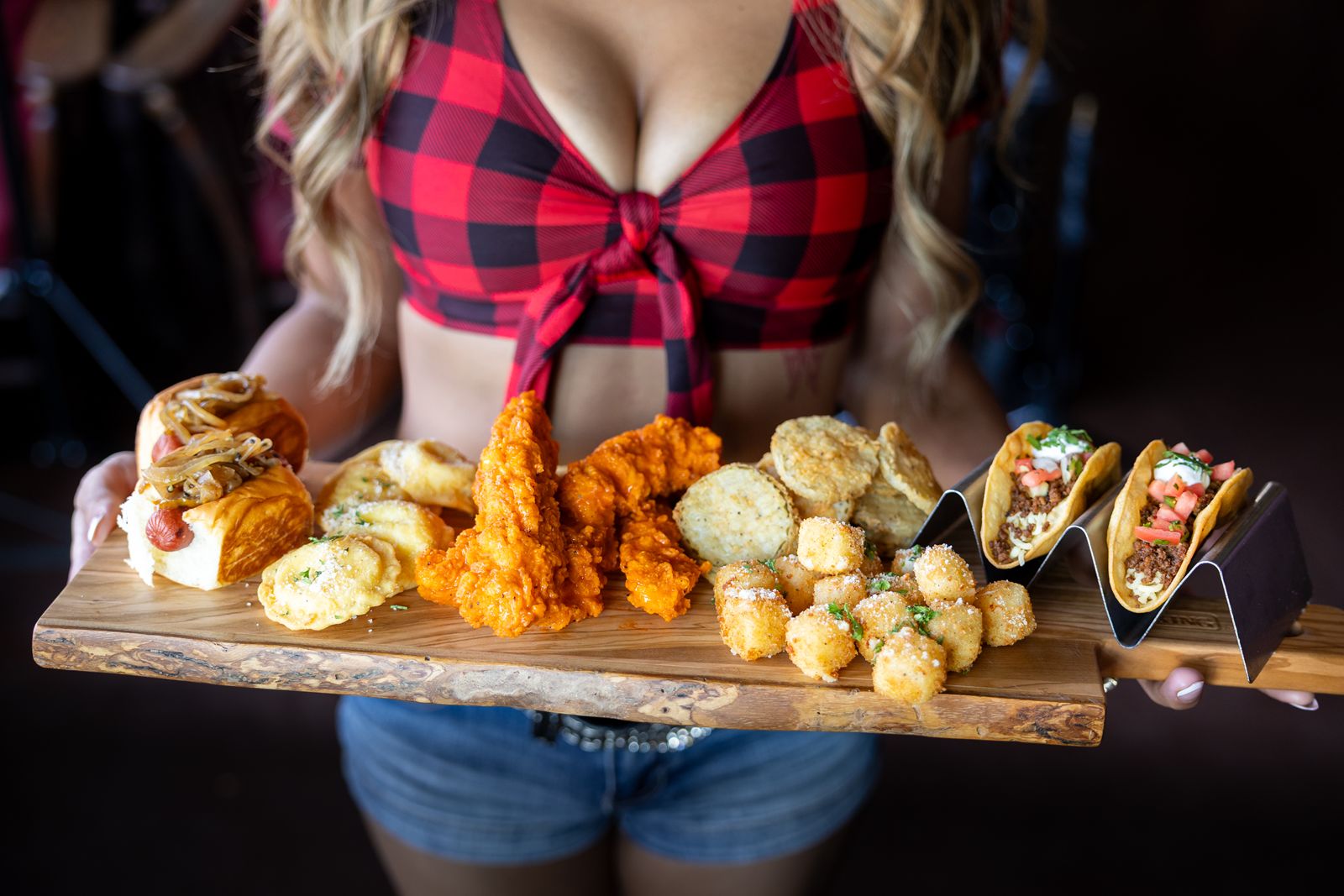 Twin Peaks Debuts New Menu with Bigger Shareables, More Ways to Customize and Lunch Under $10 Twin Peaks Debuts New Menu with Bigger Shareables, More Ways to Customize and Lunch Under $10